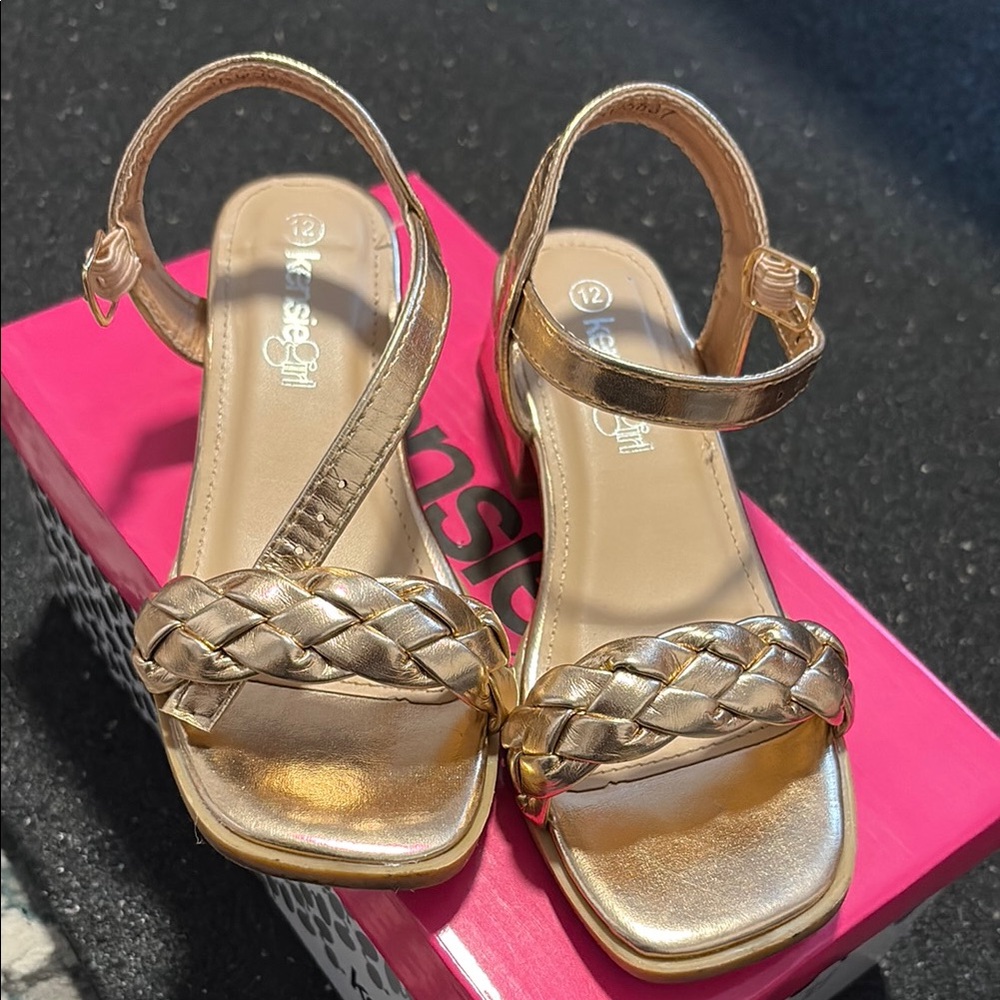 EUC Kensie Girls Heeled Dress Sandals Size 12